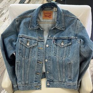 Levi's Classic Blue Denim Jacket​‎
